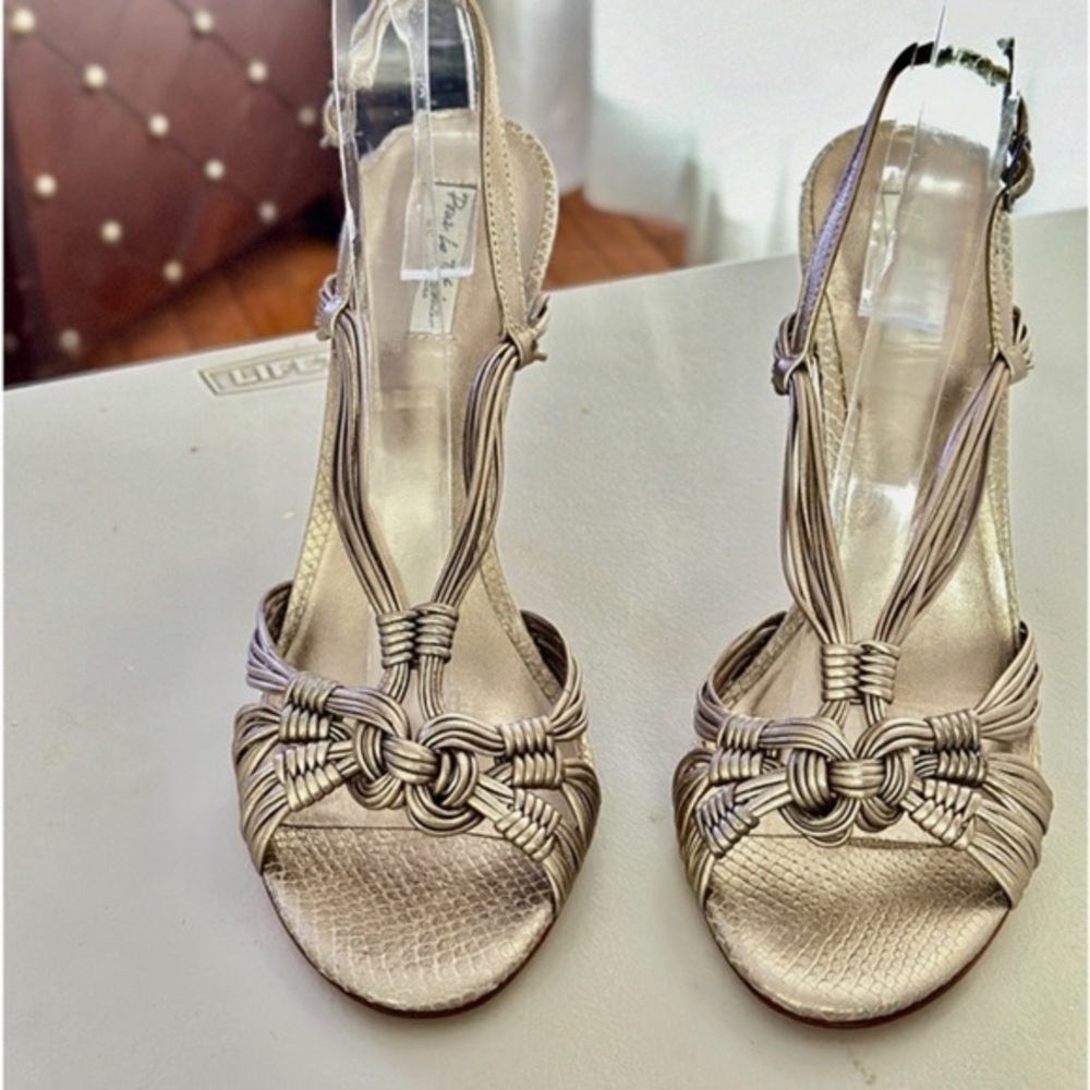 Pour La Victoire Gold Colored Slingback Sandals Size 9.5